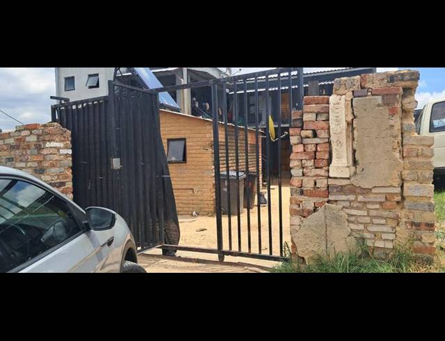 12 BEDROOM HOUSE FOR SALE IN ALEXANDRA EAST BANK